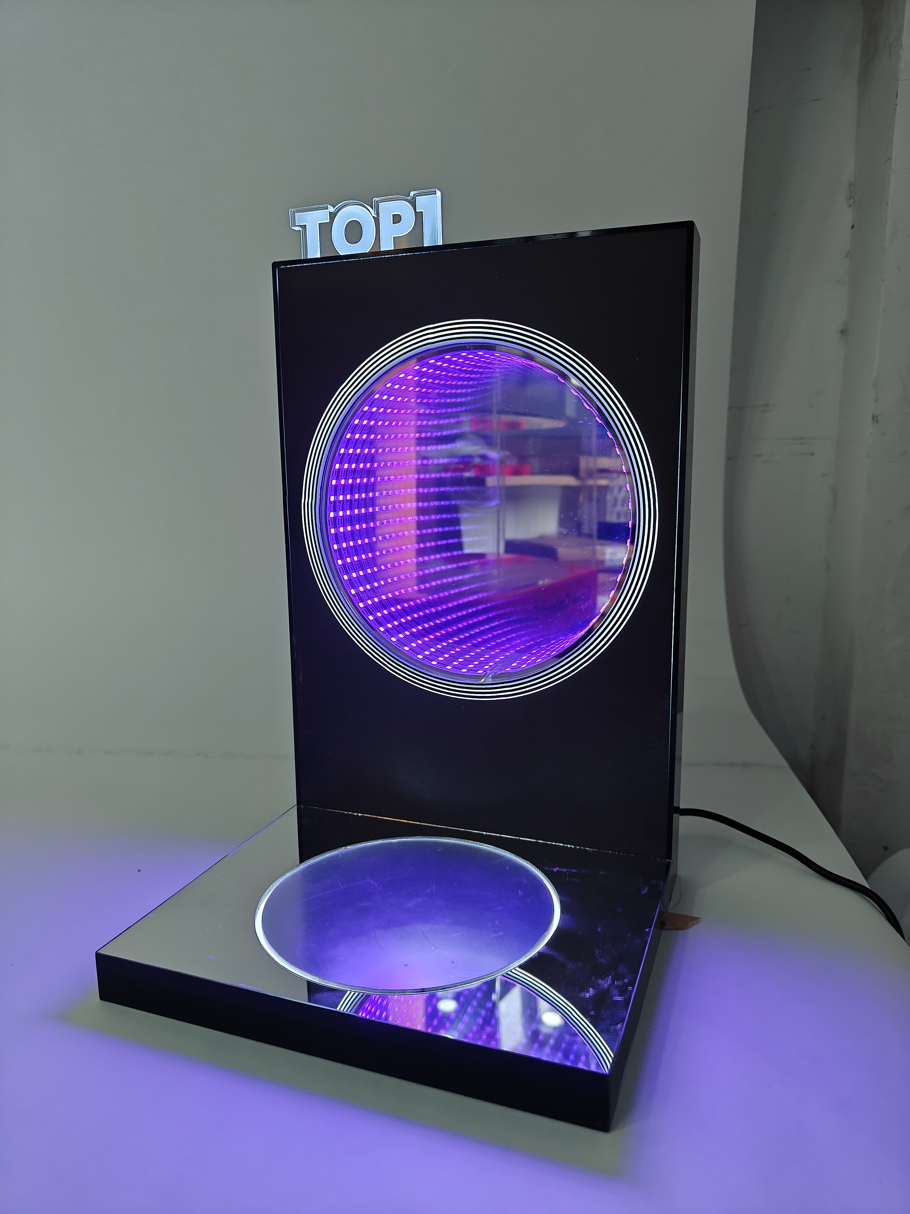 亚克力发光展示架定制找森涛，为你排忧解难